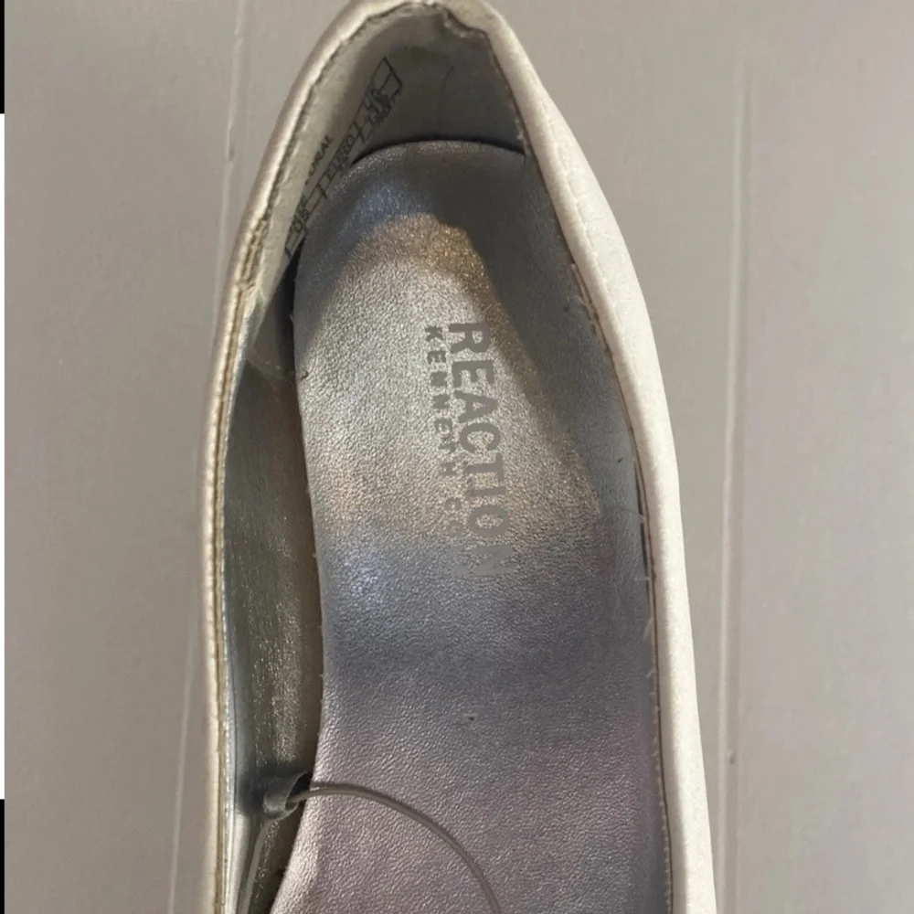 Kenneth Cole Reaction Girls Size 1 Vote White Flower Girl Wedding Ballet Flats
